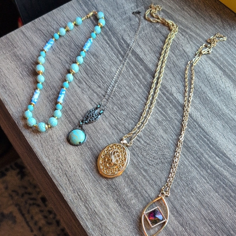 Elegant Gold and Turquoise Necklace Set